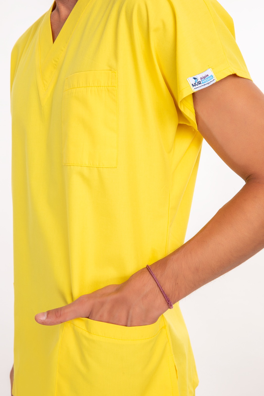 Likralı Sarı Erkek Medikal Üniforma – Scrub Takım - Görsel 3