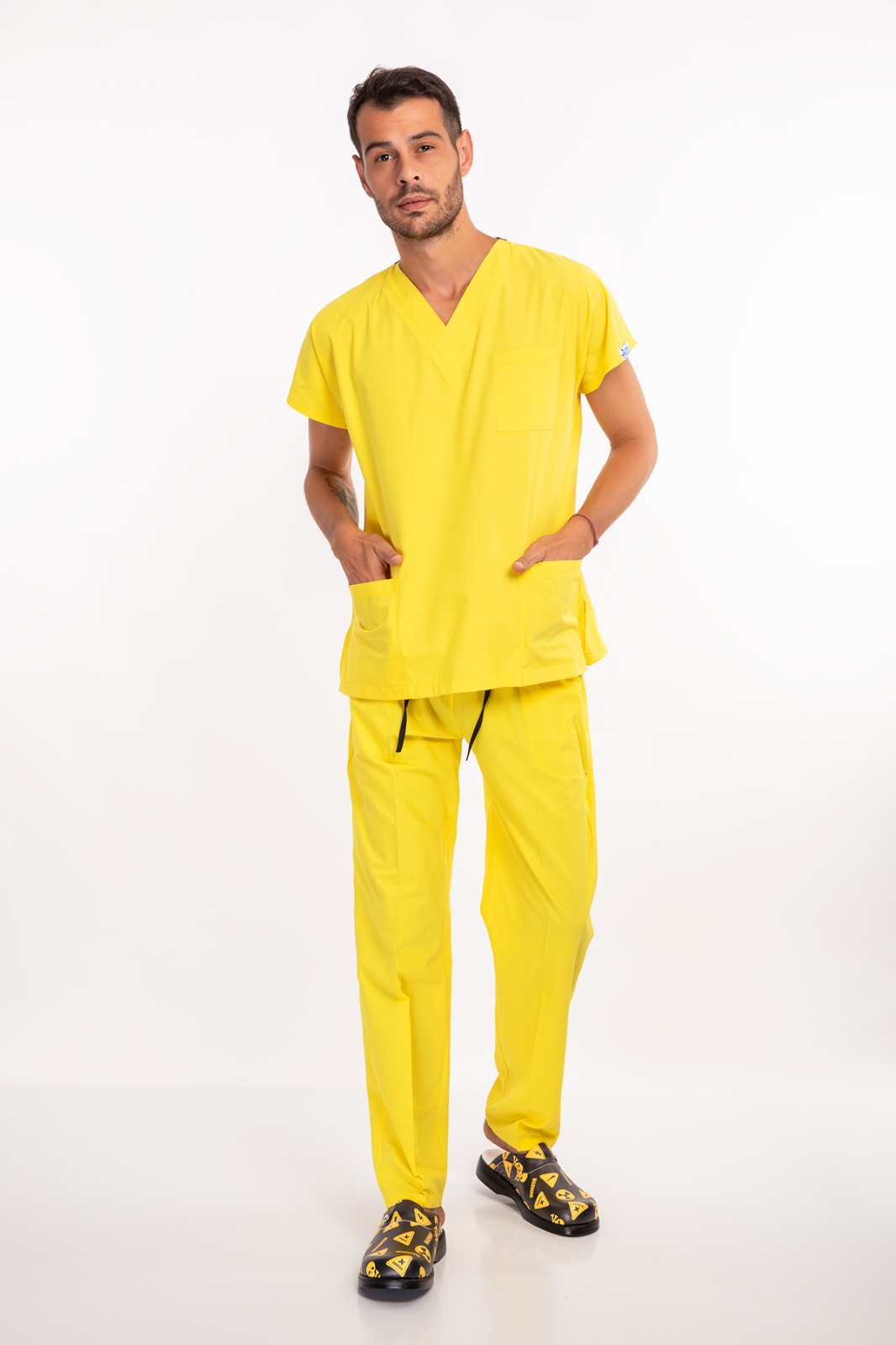 Likralı Saks Mavi Erkek Medikal Üniforma – Scrub Takım