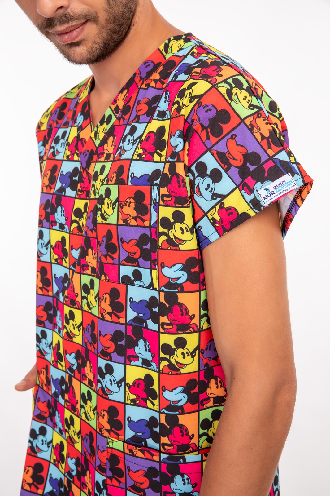 Likralı Kareli Mickey Desenli Erkek Medikal Üniforma – Scrub Takım - Görsel 4